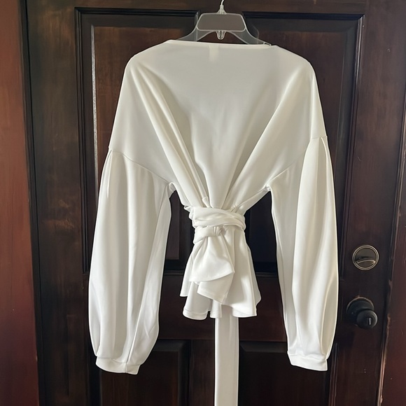 Beautiful white blouse - Picture 4 of 5